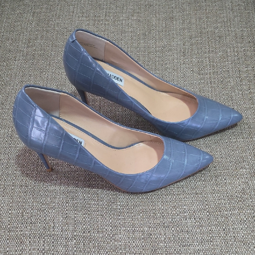 Steve Madden Slate Croc-Embossed Heels